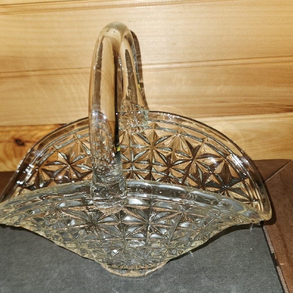 Clear Glass Bridal Basket - Picture 2 of 7